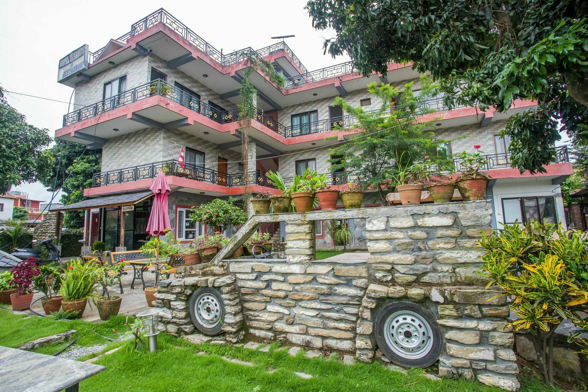 Hotel Glory Garden Pokhara Exterior foto